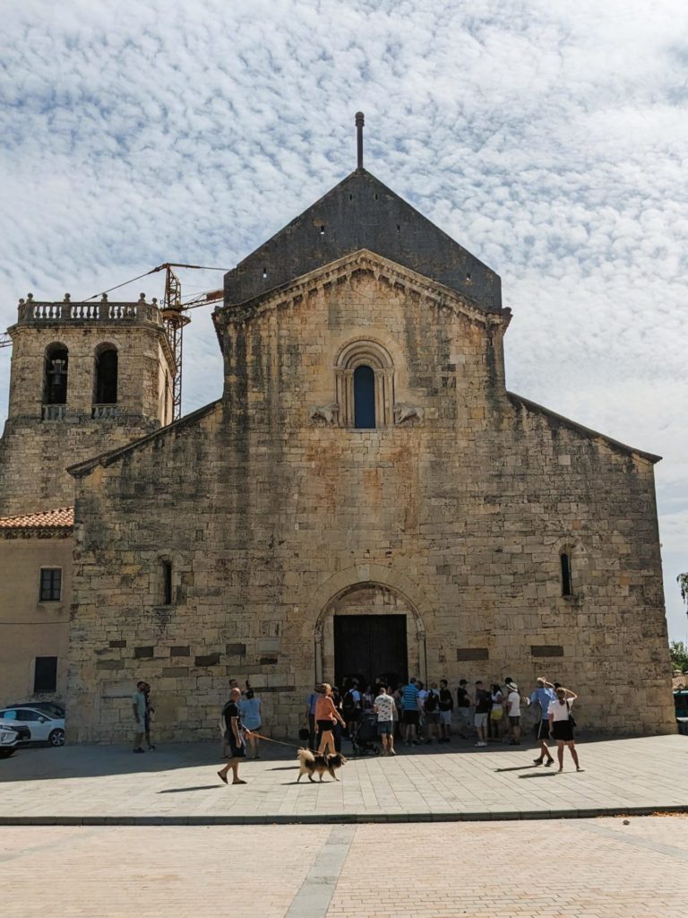 ベサルーの修道院（Sant Pere）